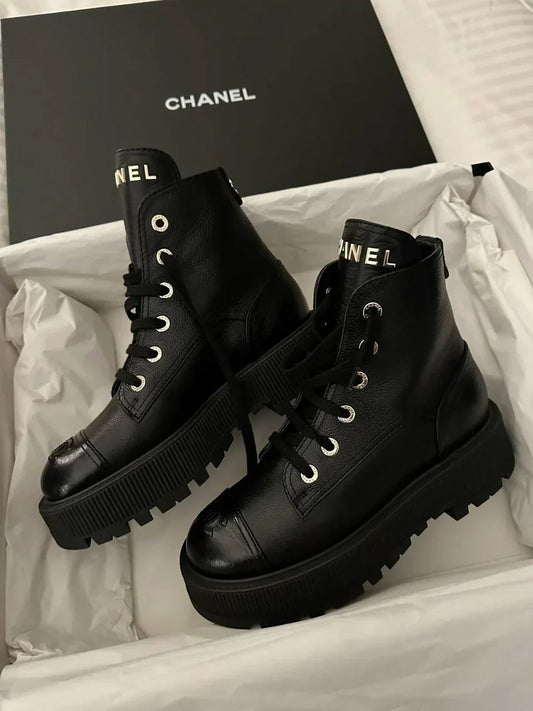 Lace Up Ankle Stiefel